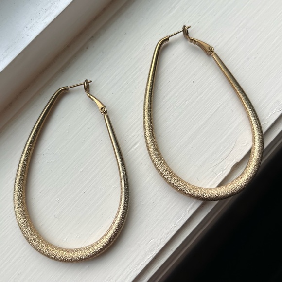 Brand new bohemian style gold
plated earrings - Picture 2 of 2